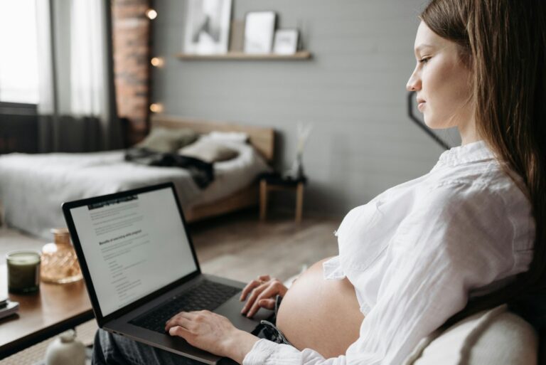 The Best Online Classes for Pregnancy, Childbirth & Postpartum